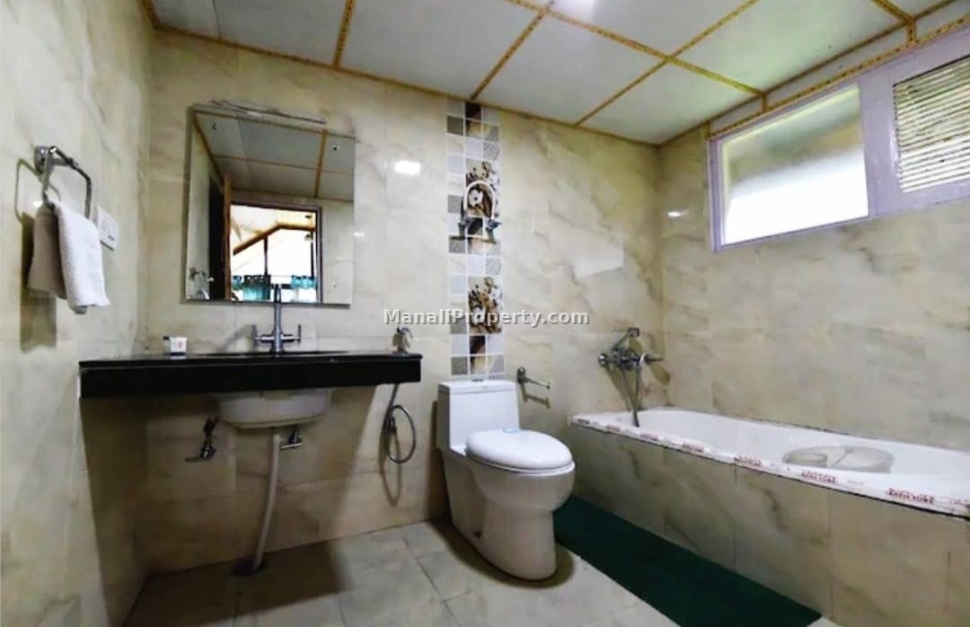 Manali Property, 8 rooms hotel lease near mall road manali